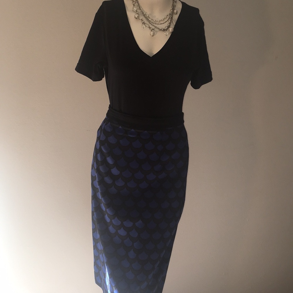 Black & Blue knee length, lined, back zip skirt..